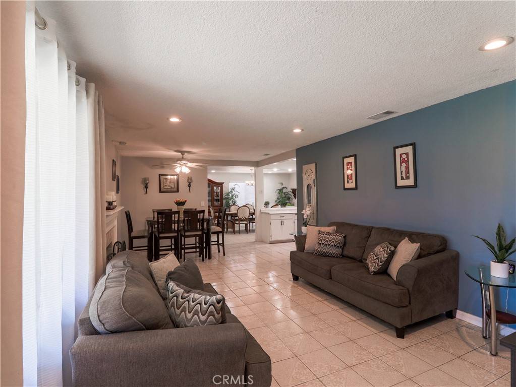 Buena Park, CA 90620,5686 Panama DR
