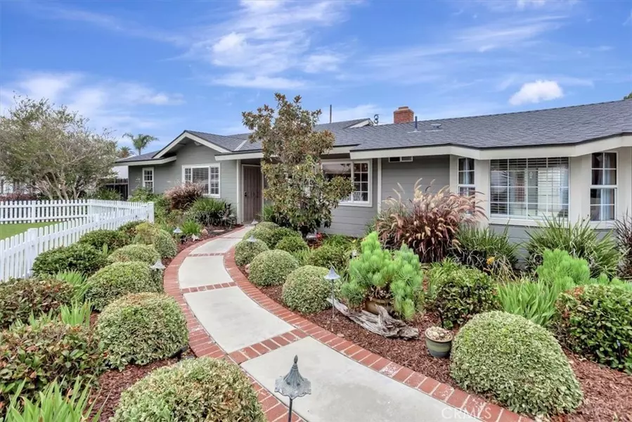 692 E Fellows DR, Orange, CA 92865