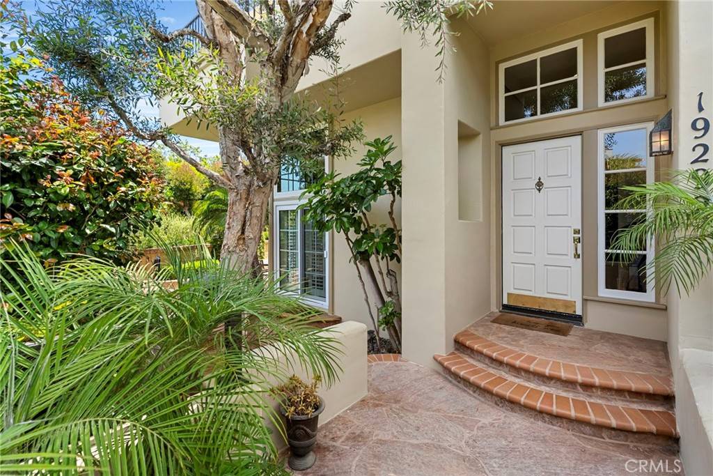 19292 Sawgrass LN, Huntington Beach, CA 92648
