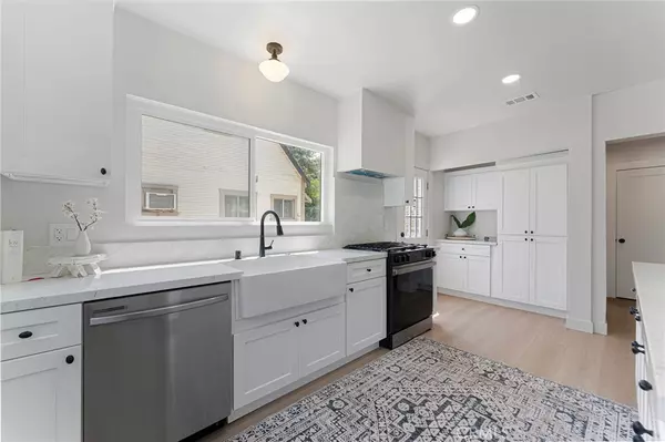 Los Angeles, CA 90065,2626 Crestmoore PL