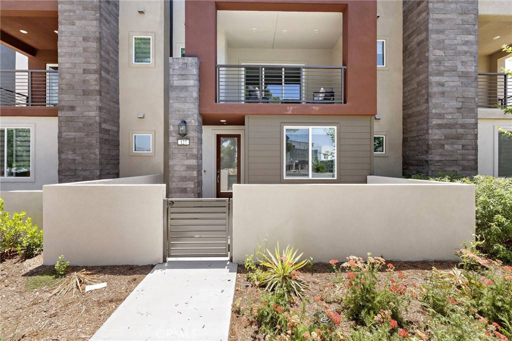Irvine, CA 92618,127 Biome
