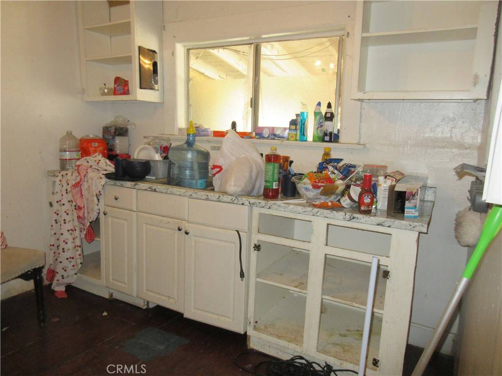 Pomona, CA 91766,988 W 12th St