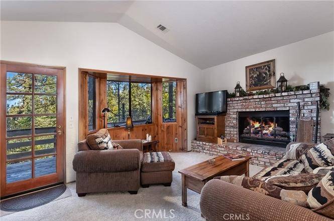Lake Arrowhead, CA 92352,28374 Larchmont LN