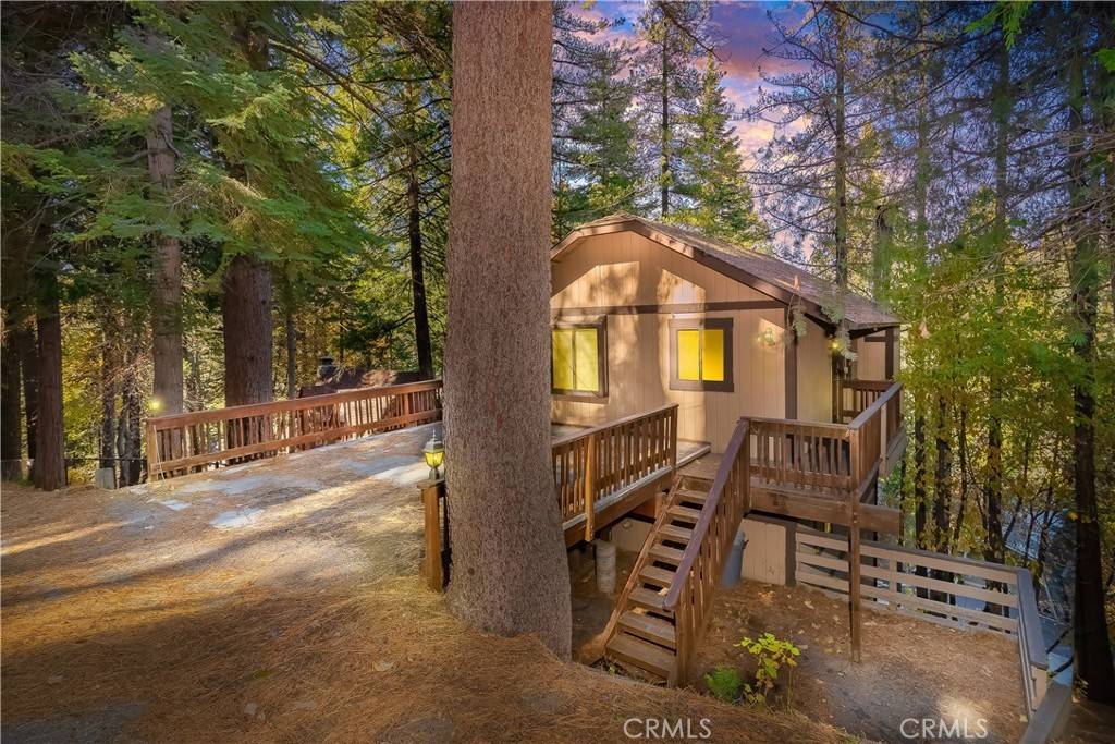 28374 Larchmont LN, Lake Arrowhead, CA 92352
