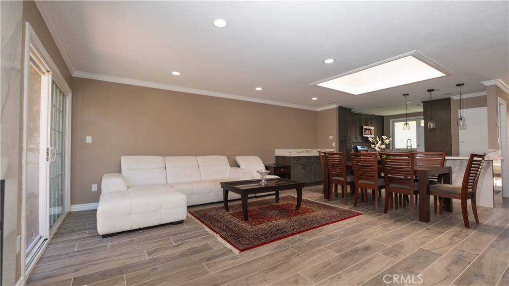 Irvine, CA 92612,7 Satinwood WAY