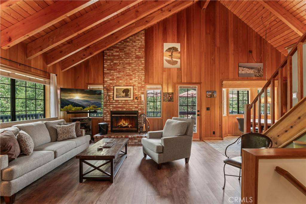 1364 Toronto DR, Lake Arrowhead, CA 92352