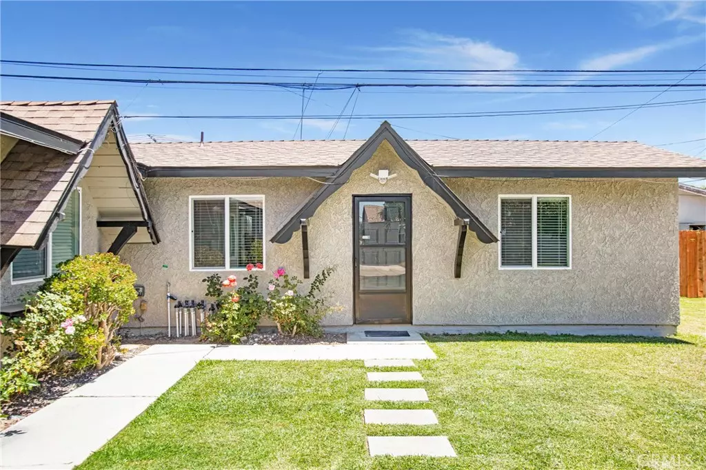 Paramount, CA 90723,15366 1/2 Georgia AVE