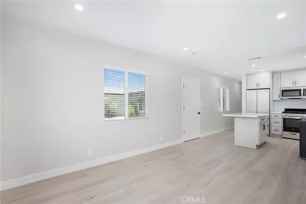 Paramount, CA 90723,15366 1/2 Georgia AVE