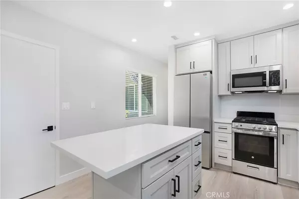 Paramount, CA 90723,15366 1/2 Georgia AVE