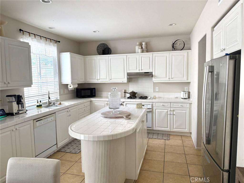 Irvine, CA 92602,45 Avondale