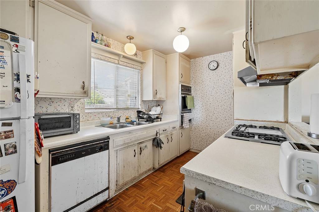 Thousand Oaks, CA 91360,2538 Frost AVE