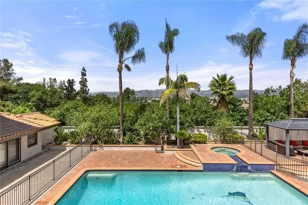 Fullerton, CA 92835,417 W Las Palmas DR