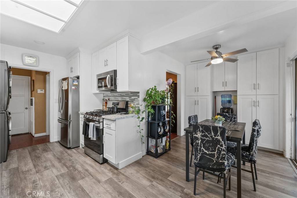 Long Beach, CA 90805,664 E Barry DR
