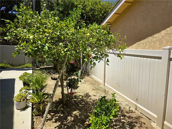 Newhall, CA 91321,26487 Fairway CIR