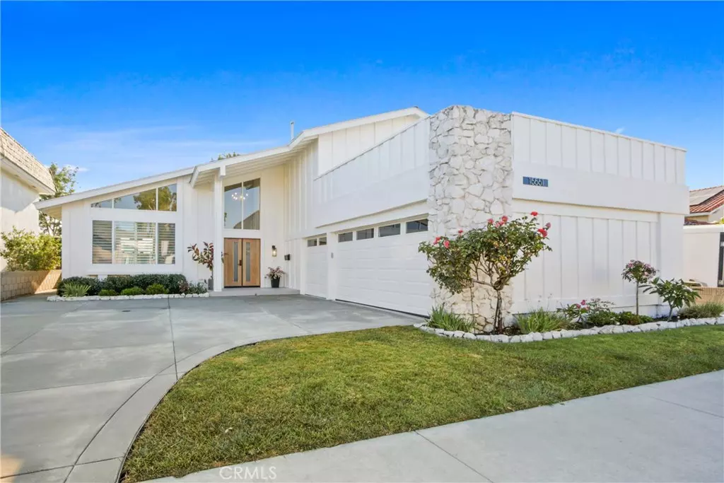 Huntington Beach, CA 92647,15551 Sunburst LN