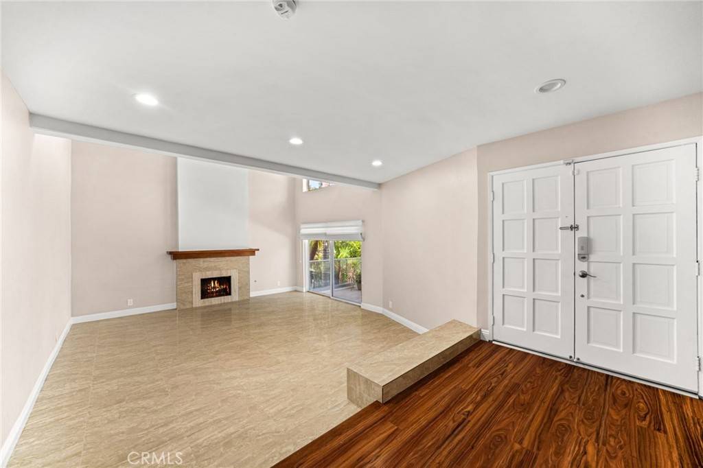 Los Angeles, CA 90027,3751 Prestwick DR