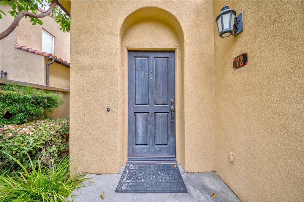 Irvine, CA 92620,72 Chantilly