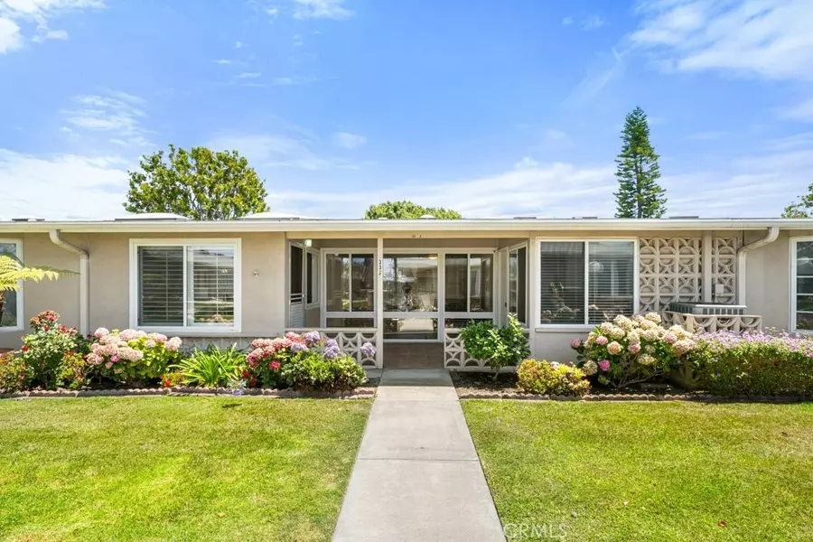 13271 Del Monte Dr #M14-33J, Seal Beach, CA 90740