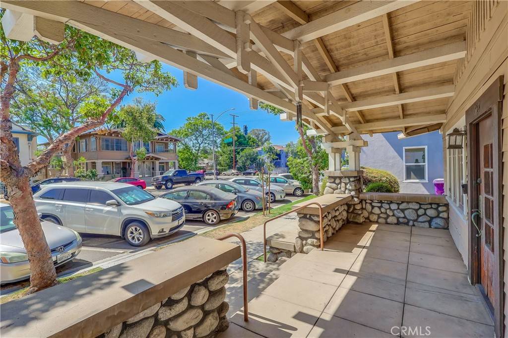 Long Beach, CA 90813,948 Cedar AVE
