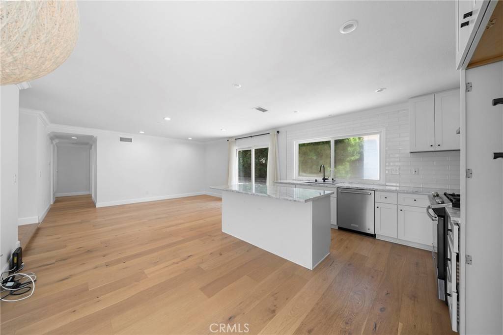 Brea, CA 92823,3403 E Date ST