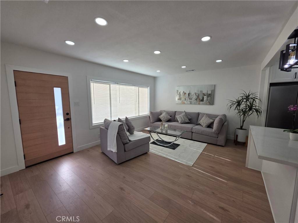 Santa Ana, CA 92703,1205 English ST