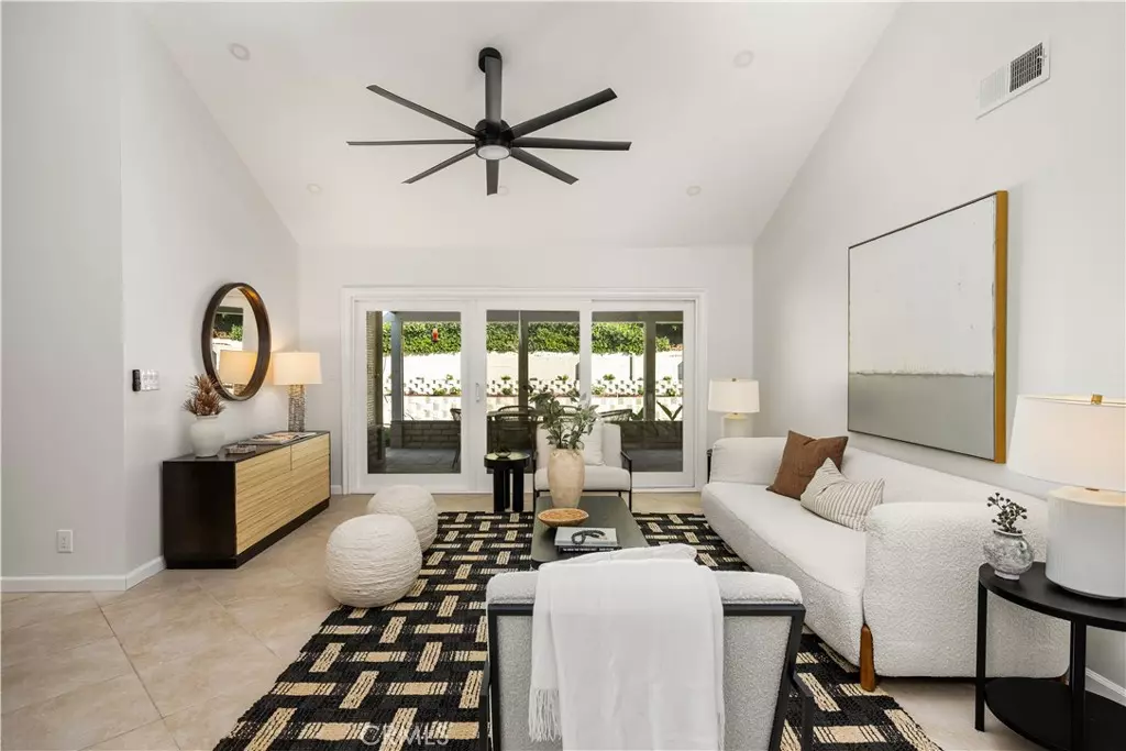 Lake Forest, CA 92630,22792 Costa Bella