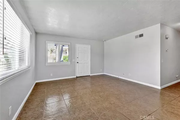 Huntington Beach, CA 92649,4736 Cielo DR #136