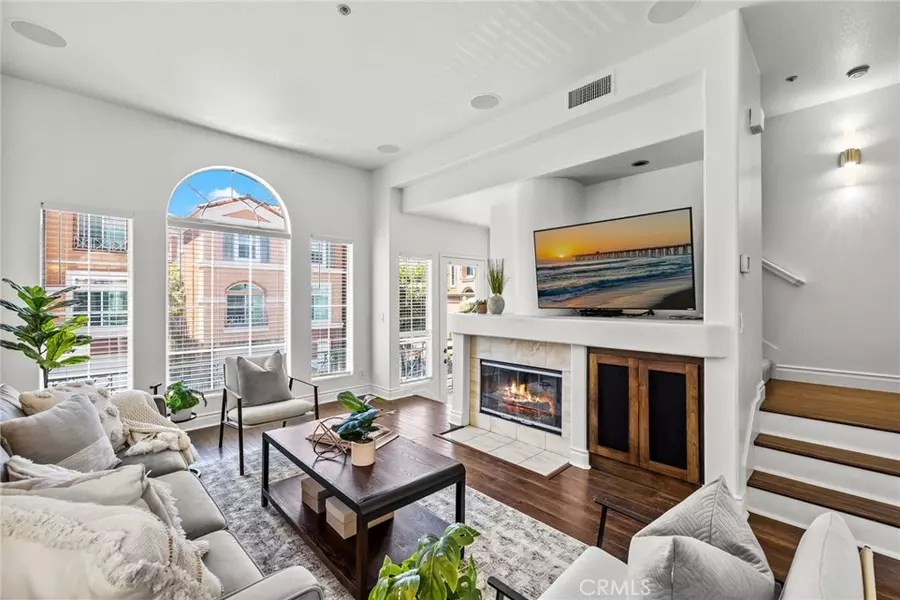 10 Torrigiani Aisle, Irvine, CA 92606