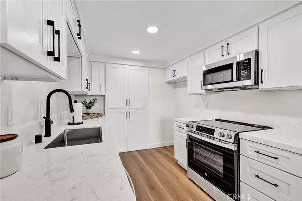 Anaheim, CA 92802,827 W Orangewood AVE