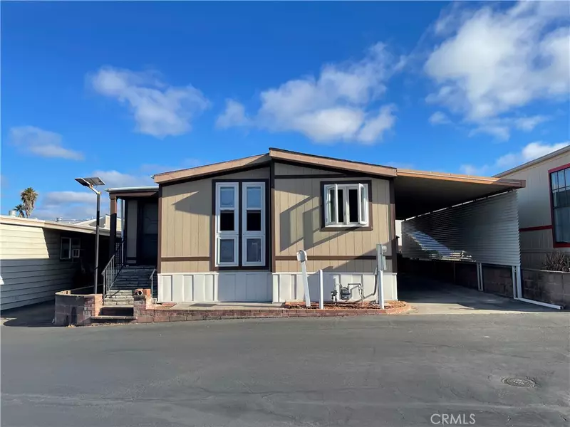 96 Pheasant LN, Oceanside, CA 92057