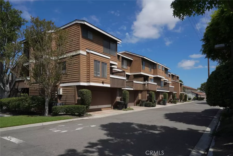 13175 Creek View DR #F, Garden Grove, CA 92844