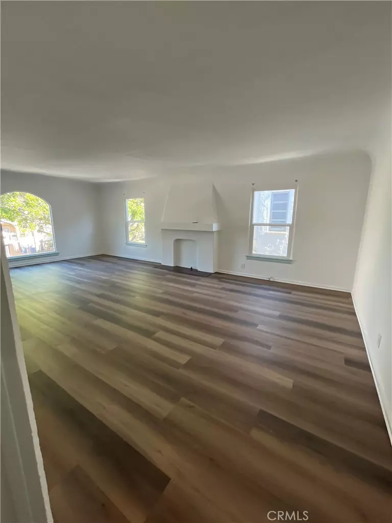 Los Angeles, CA 90035,917 S Wooster