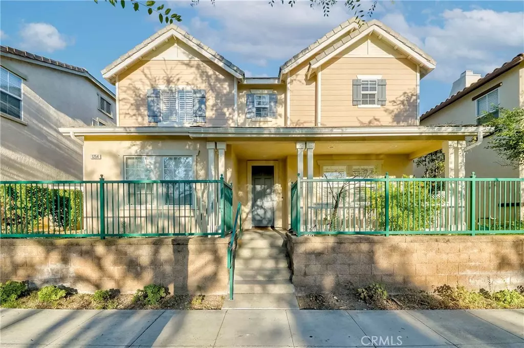 Fullerton, CA 92833,1254 Starbuck ST
