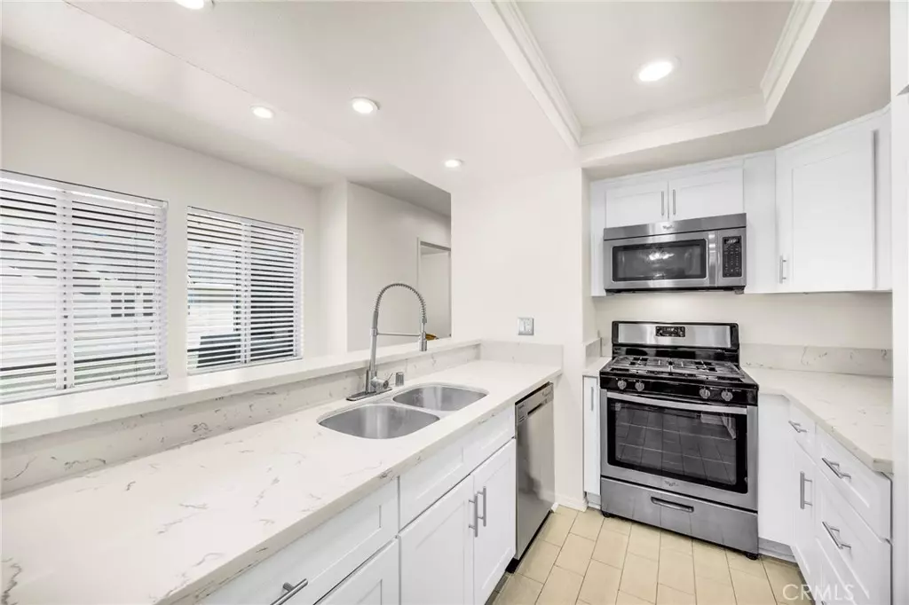 Yorba Linda, CA 92887,6040 Vermont CT #80