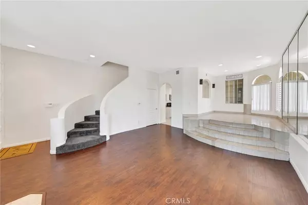 Inglewood, CA 90301,408 W Queen ST #101