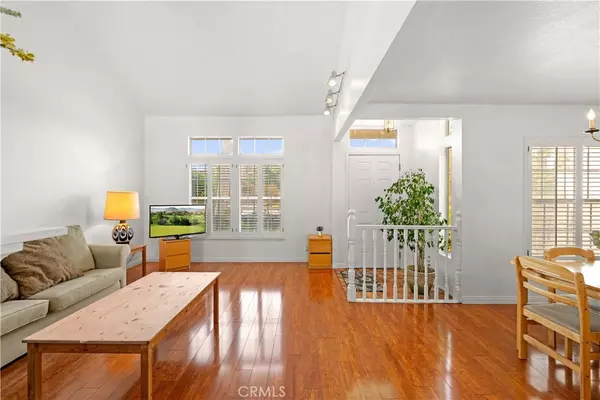 Irvine, CA 92612,16 Wellesley #2