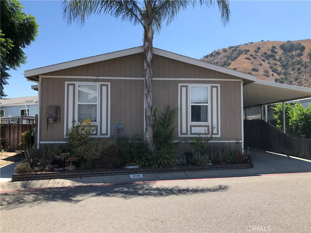 Corona, CA 92880,4901 Green River RD #258