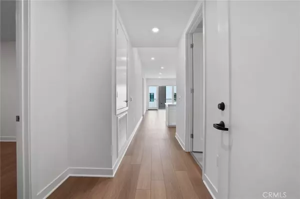 Irvine, CA 92612,1702 Rivington