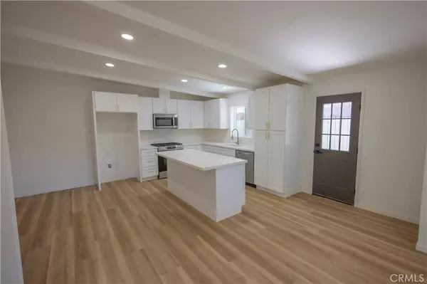Santa Ana, CA 92703,2122 W 10th ST