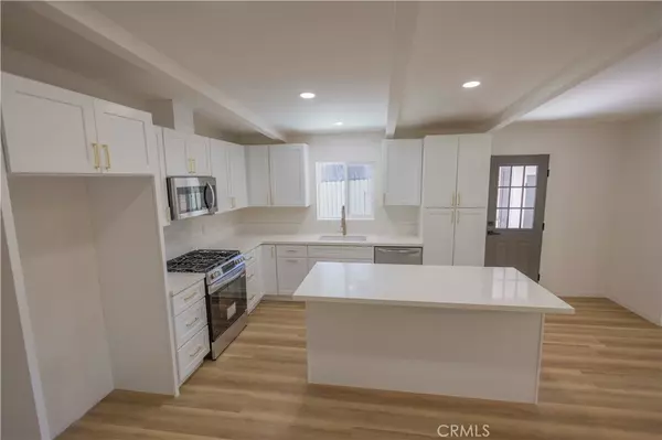 Santa Ana, CA 92703,2122 W 10th ST