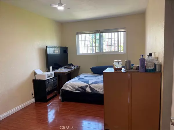 Santa Ana, CA 92703,521 S Western AVE