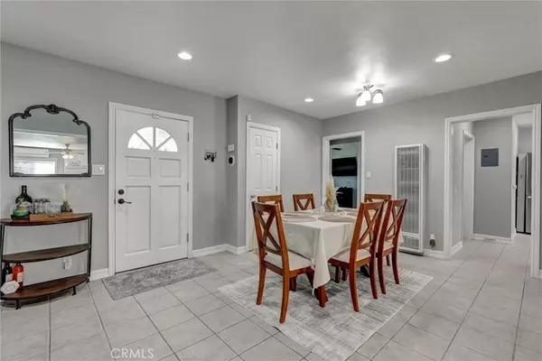 South Gate, CA 90280,10337 Garfield Ave