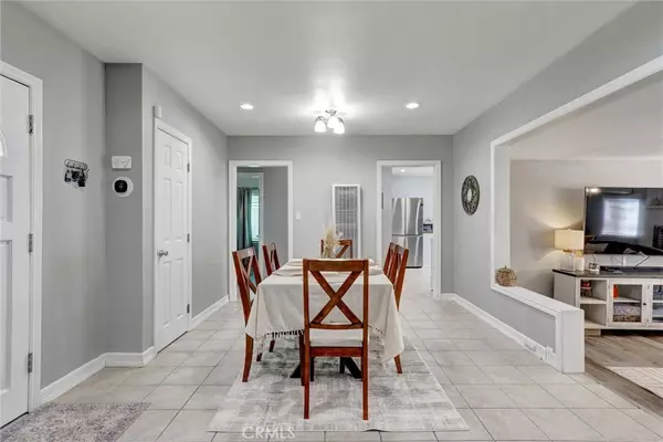 South Gate, CA 90280,10337 Garfield Ave