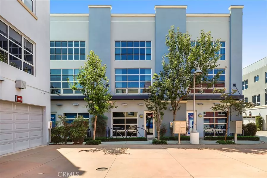 718 N Santiago ST, Santa Ana, CA 92701