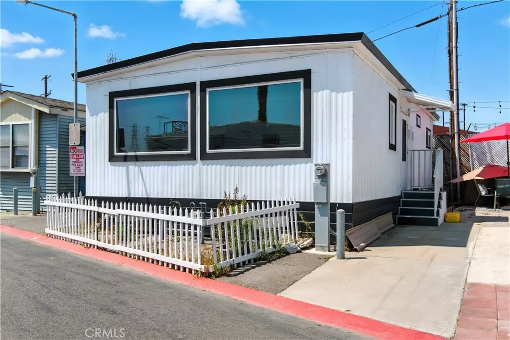 Torrance, CA 90504,1900 Artesia Blvd #4