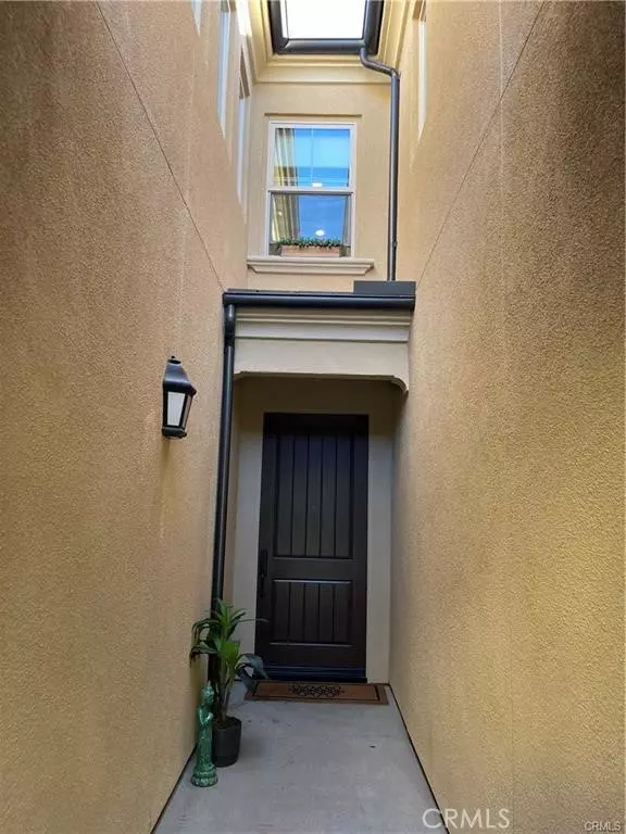 Irvine, CA 92620,76 Desert