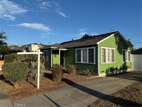 Santa Ana, CA 92701,504 E Wisteria PL