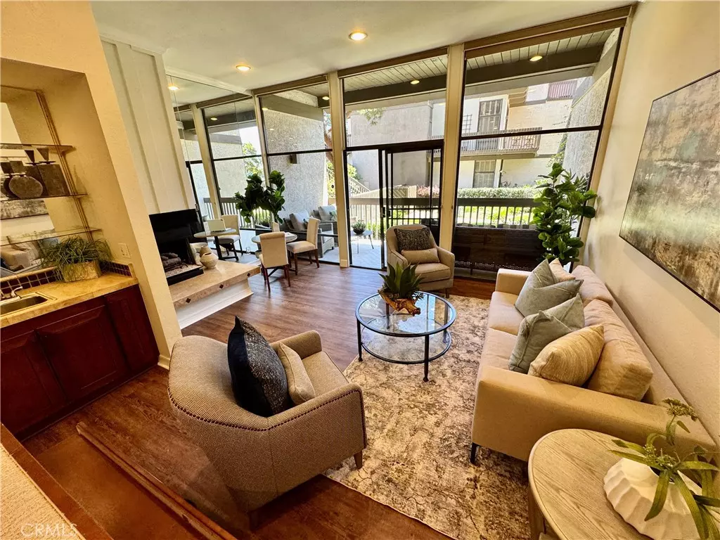Long Beach, CA 90803,5104 Marina Pacifica DR S