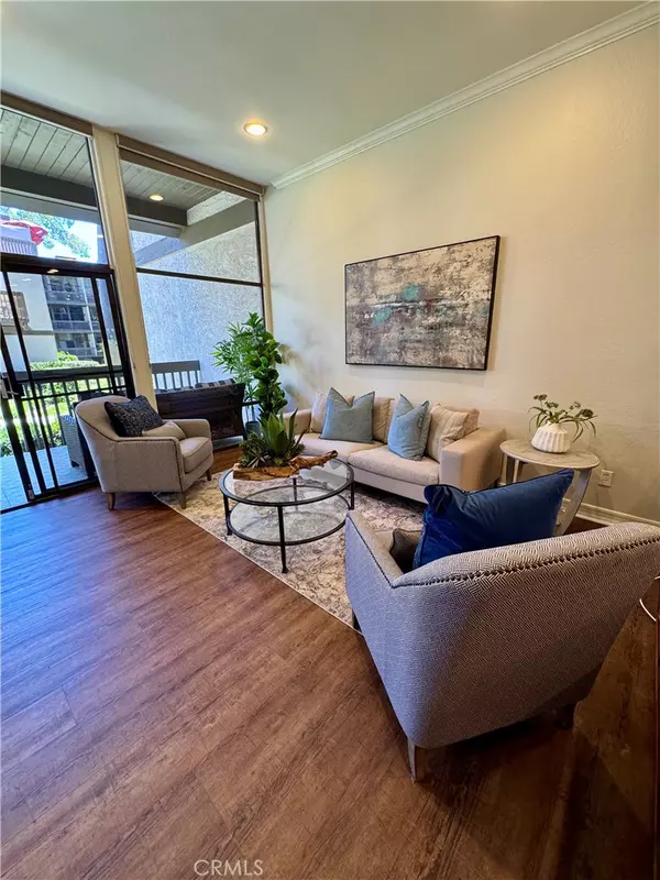 Long Beach, CA 90803,5104 Marina Pacifica DR S