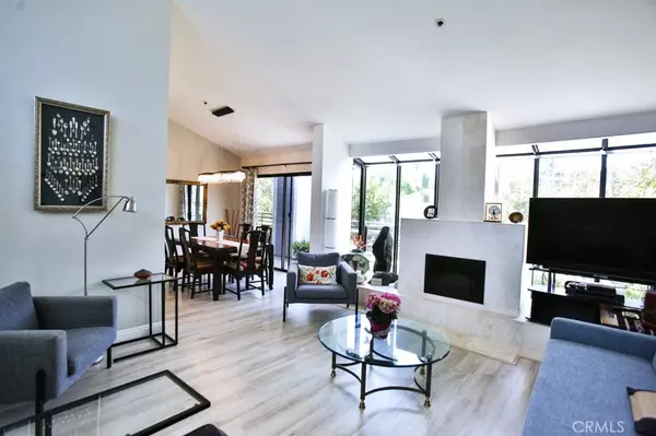 Newport Beach, CA 92663,270 Cagney LN #301